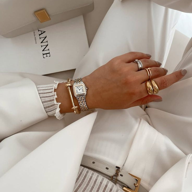 TIJDLOZE DAMESMODE: HOE BOUW JE EEN LUXE GARDEROBE DIE BLIJFT