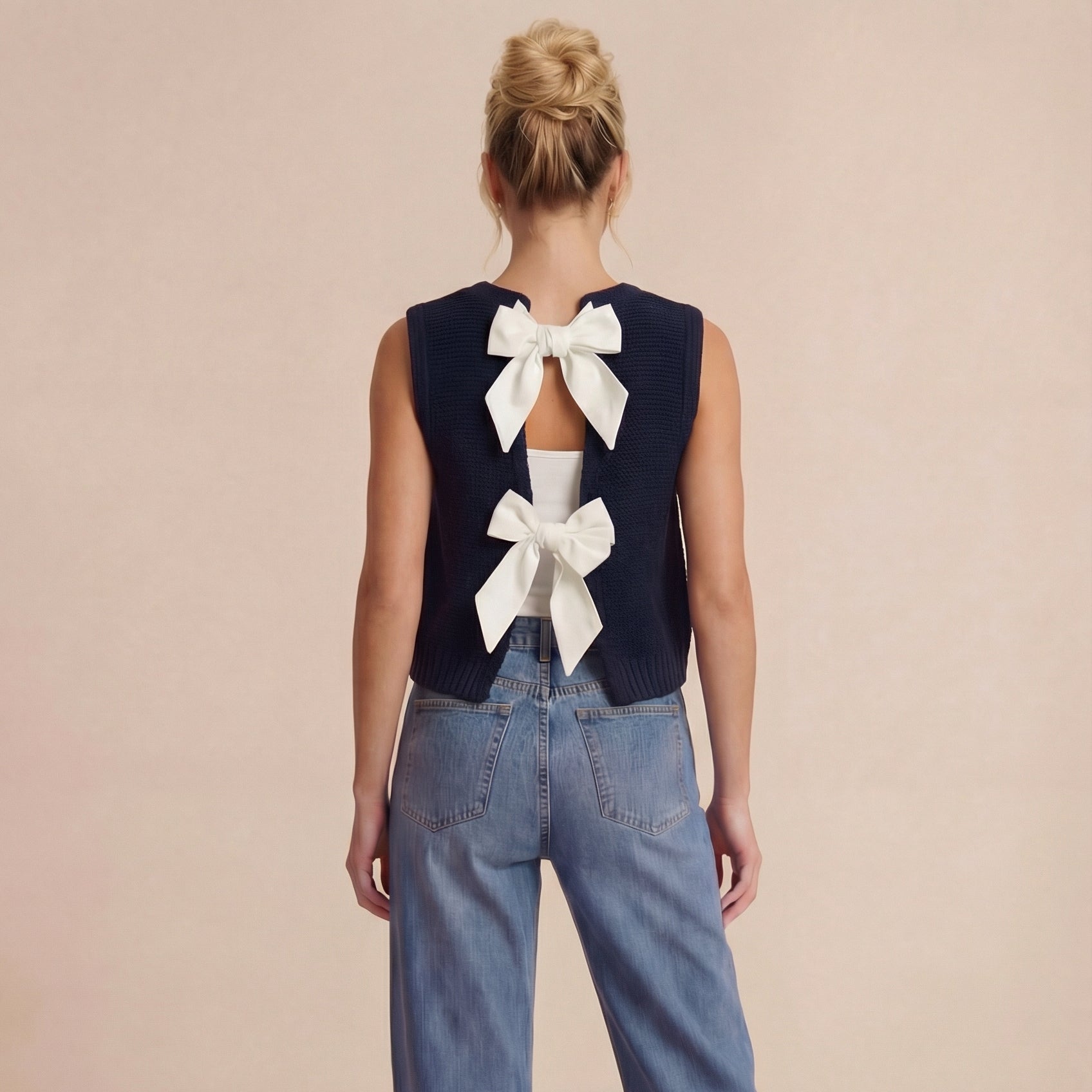 TIFFANY GEBREIDE TOP MET STRIKDETAIL | BLAUW