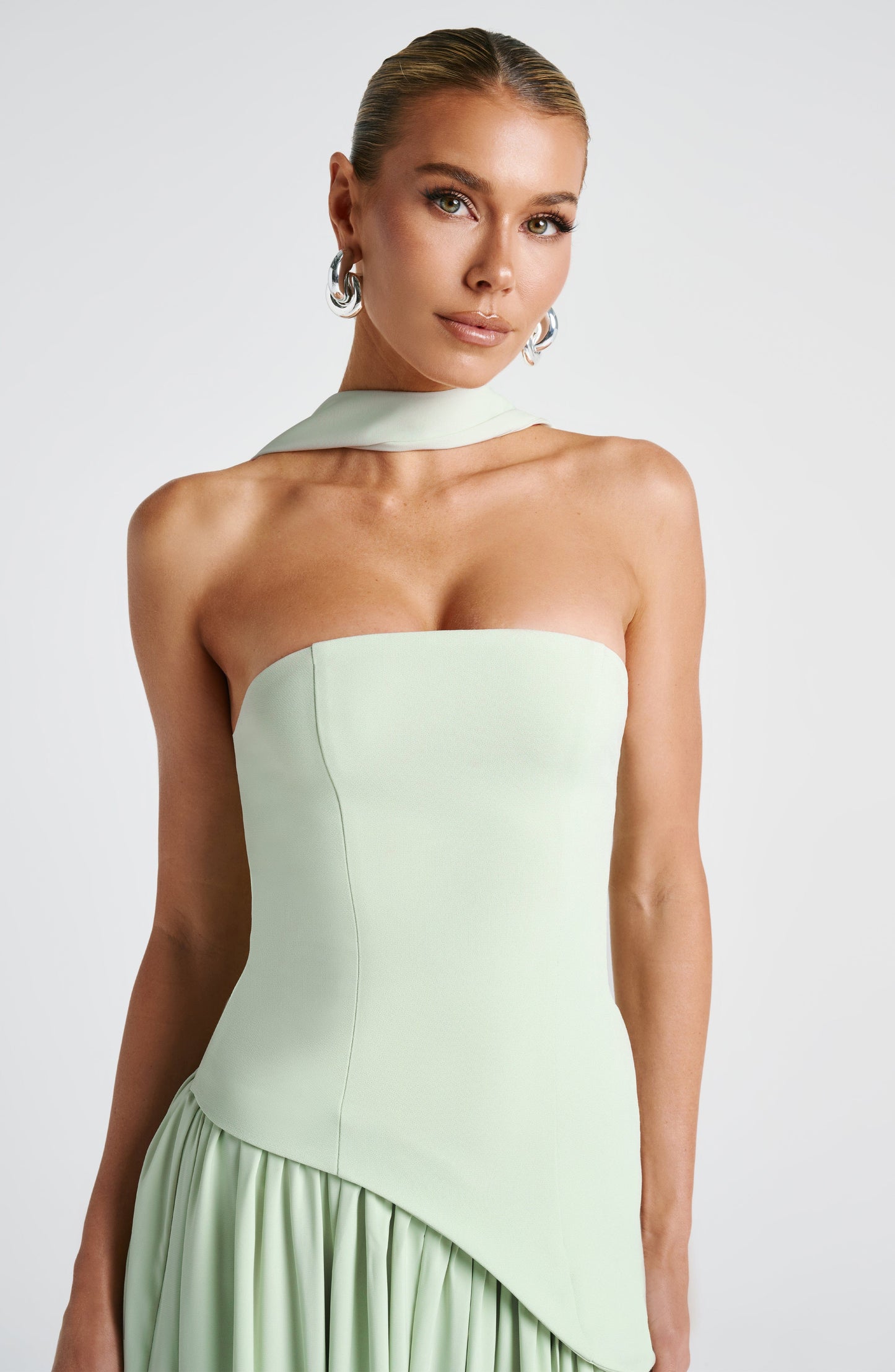 Imani – Strapless Maxi-jurk met Asymmetrische Taille