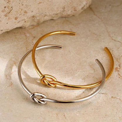 Gouden bangle armband - verfijnd knoopontwerp voor dames