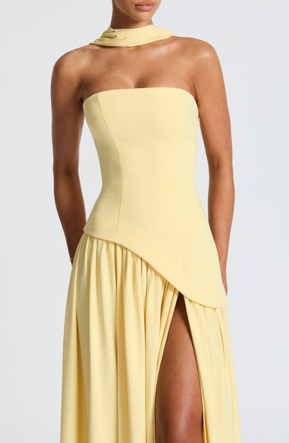 Imani – Strapless Maxi-jurk met Asymmetrische Taille