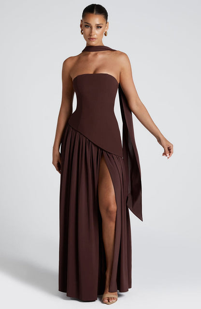 Imani – Strapless Maxi-jurk met Asymmetrische Taille